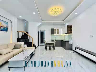 **Chính chủ cần bán nhà 3 phòng ngủ rộng rãi tại Nguyễn Thái Sơn, P4 Gò Vấp - Hẻm 4m, sân để xe thoải mái**
