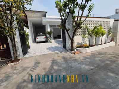 Chính chủ cần bán gấp lô đất mặt tiền đường nhựa, tọa lạc ngay trung tâm hành chính xã Tân Hiệp, huyện Hóc Môn!