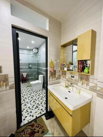 Nhà 3 tầng mới xây đẹp, mặt tiền đường Đoàn Khuê rộng 11m, lý tưởng để ở và kinh doanh, gần sông Hàn.
