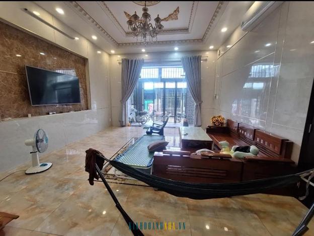 Chủ cần bán gấp nhà 2 tầng diện tích 135m² tại Long Trường, Thủ Đức. Pháp lý đầy đủ, có thể công chứng ngay trong ngày.