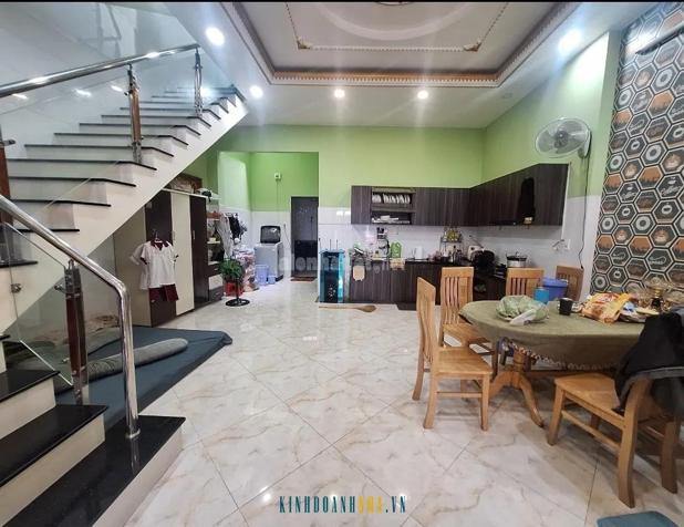 Chủ cần bán gấp nhà 2 tầng diện tích 135m² tại Long Trường, Thủ Đức. Pháp lý đầy đủ, có thể công chứng ngay trong ngày.