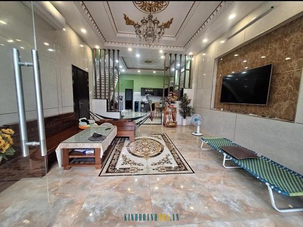 Chủ cần bán gấp nhà 2 tầng diện tích 135m² tại Long Trường, Thủ Đức. Pháp lý đầy đủ, có thể công chứng ngay trong ngày.