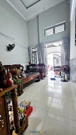 Chủ cần bán gấp nhà 2 tầng tại Linh Xuân, Thủ Đức. Vị trí ngay chợ, pháp lý đầy đủ, công chứng nhanh chóng trong ngày.