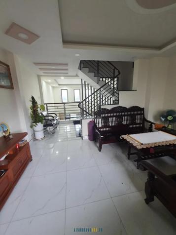 Chủ cần bán gấp nhà 5 tầng tại Phú Hữu, Thủ Đức. Pháp lý đầy đủ, có thể công chứng ngay trong ngày.