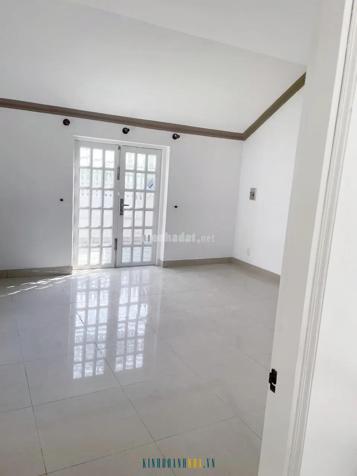 Chủ cần bán gấp nhà 3 tầng mặt tiền đường kinh doanh tại Linh Xuân, Thủ Đức. Pháp lý đầy đủ, rõ ràng.