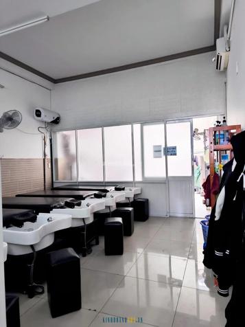 Chủ cần bán gấp nhà 3 tầng mặt tiền đường kinh doanh tại Linh Xuân, Thủ Đức. Pháp lý đầy đủ, rõ ràng.