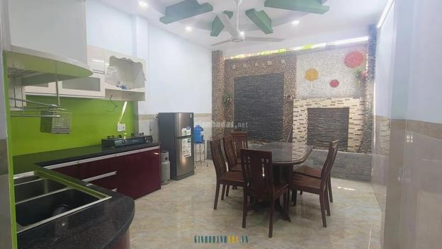 Bán nhà 3 tầng tại Phú Hữu, Thủ Đức. Nhà mới, đầy đủ pháp lý, có thể công chứng ngay trong ngày.