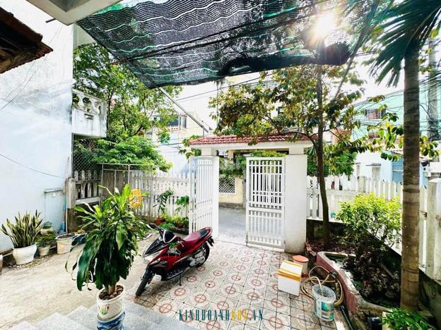 Bán nhà 3 tầng trên đường An Dương Vương, phường An Đông, quận Thừa Thiên Huế, với diện tích 130m2 và mặt tiền 10m.