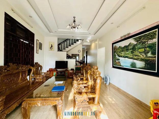 Bán nhà 3 tầng trên đường An Dương Vương, phường An Đông, quận Thừa Thiên Huế, với diện tích 130m2 và mặt tiền 10m.