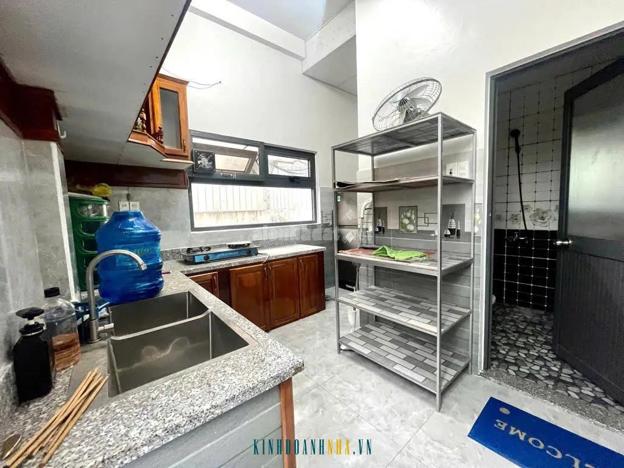 Bán nhà đẹp 3 tầng trên đường Lý Nam Đế, phường An Hòa, TP Huế, diện tích 100m2.