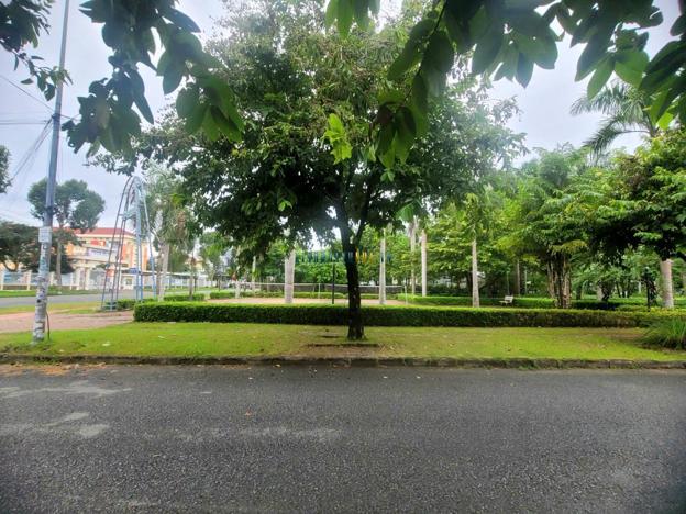 Bán căn nhà phố 1 trệt 3 lầu, góc 2 mặt tiền tại Khu Nam Long, Cần Thơ.