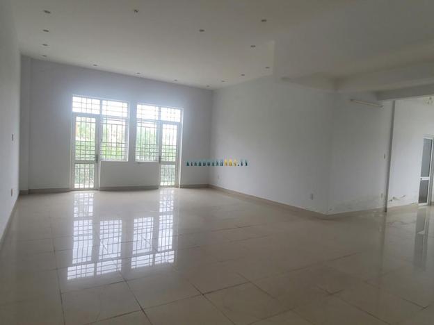 Bán căn nhà phố 1 trệt 3 lầu, góc 2 mặt tiền tại Khu Nam Long, Cần Thơ.