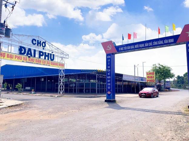 Cần bán gấp lô đất 50x45m (2250m2) sổ hồng riêng, mặt đường nhựa, gần chợ ngay thị xã, giá 38 triệu/m ngang.