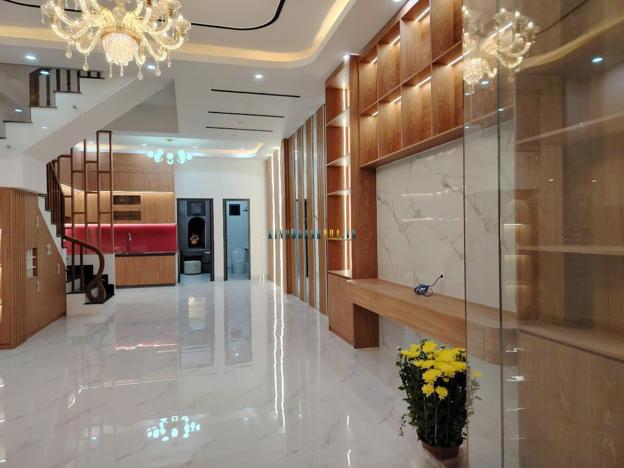 Bán căn nhà mới tọa lạc tại mặt đường nhựa rộng 16m, vỉa hè 3m, thuộc khu K1 (Khu A) Phan Rang - Ninh Thuận. Đây là một vị trí