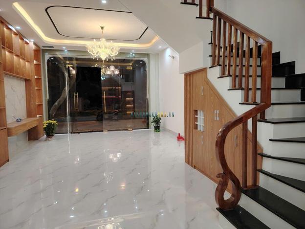Bán căn nhà mới tọa lạc tại mặt đường nhựa rộng 16m, vỉa hè 3m, thuộc khu K1 (Khu A) Phan Rang - Ninh Thuận. Đây là một vị trí