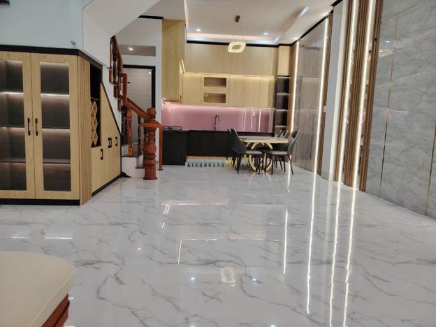 Bán căn nhà mới tọa lạc tại mặt đường nhựa rộng 16m, vỉa hè 3m, thuộc khu K1 (Khu A) Phan Rang - Ninh Thuận. Đây là một vị trí