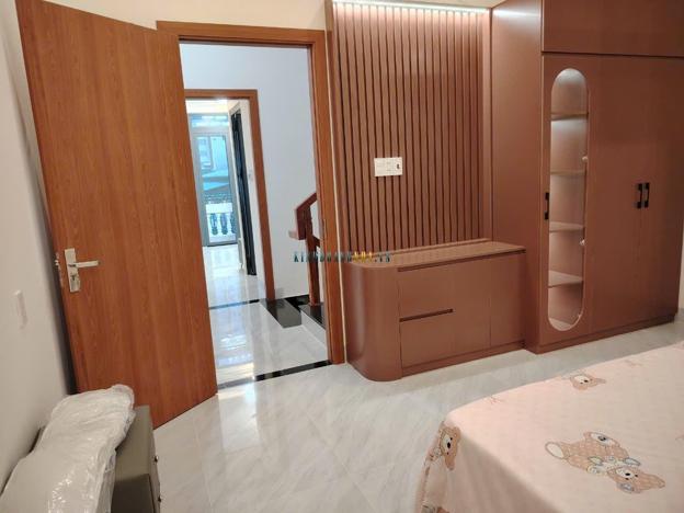 Bán căn nhà mới tọa lạc tại mặt đường nhựa rộng 16m, vỉa hè 3m, thuộc khu K1 (Khu A) Phan Rang - Ninh Thuận. Đây là một vị trí