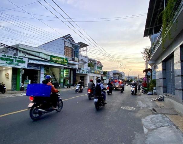 Nhà Mặt Tiền Đường Trường Chinh, Văn Sơn - Khu Dân Cư Sầm Uất, Hiện Đang Cho Thuê Kinh Doanh Tốt.