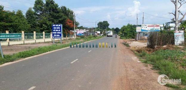 Nhà đất 610m2 có suối, nằm trong khu dân cư gần ngân hàng, giá chỉ 190 triệu.