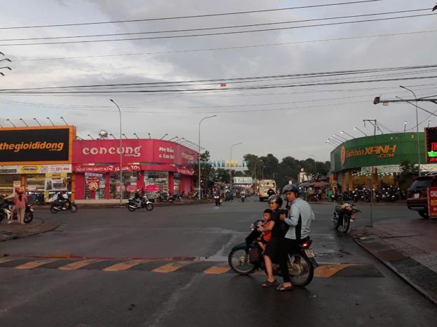 Bán lô đất ngay chợ Vĩnh Tân, mặt đường lớn kết nối đến khu công nghiệp Vi Síp 2, rất thích hợp cho việc kinh doanh buôn bán.