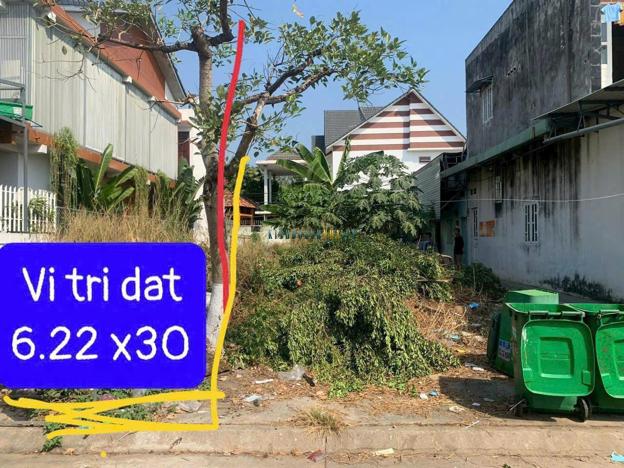 Cần bán lô đất 6.2x30m trên đường NB6, khu E gần DB5, hướng Nam, thuộc khu vực Vĩnh Tân, Tân Uyên, Bình Dương. Vị trí đẹp, thích