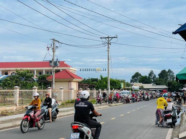 Cần tiền gấp, bán nhanh 2 sổ đất tổng diện tích 2.000m2, nằm cạnh KCN và QL13.