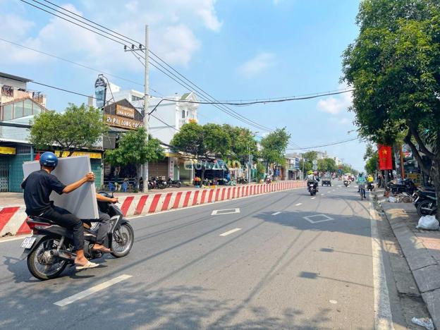 BÁN GẤP ĐẤT 8X10M TRÊN ĐƯỜNG HUỲNH TẤN PHÁT, GẦN QUẬN 7, HXH, GIÁ 2.59 T