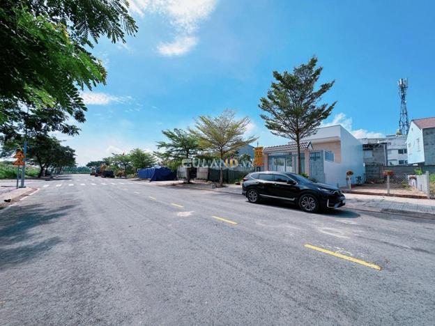 Giảm giá 600 triệu, bán đất 100m2 tại Phạm Hữu Lầu, gần Quận 7, đường rộng 22m, giá 6.7 tỷ.