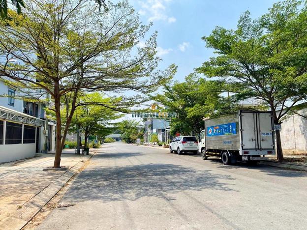 Chủ cần bán gấp lô đất 80m2 tại Nguyễn Văn Tạo, sổ riêng, hẻm xe hơi, giá chỉ hơn 2 tỷ.