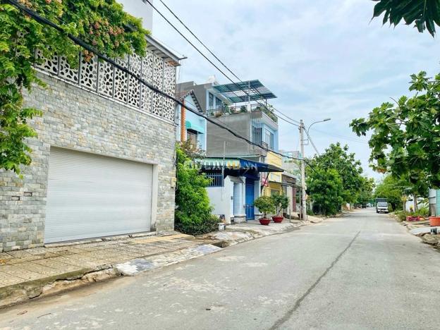 Bán đất 5x22m tại Nguyễn Văn Tạo, gần UBND xã Long Thới, giá 2.5 tỷ, sổ riêng, hẻm xe hơi.