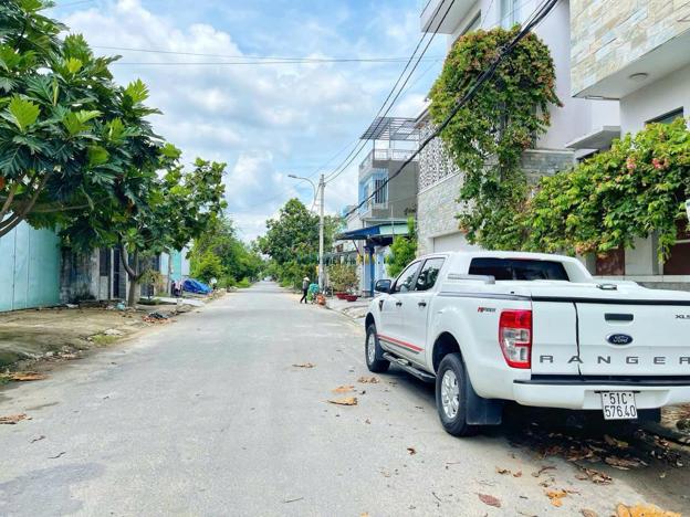 Bán đất hẻm 274 Nguyễn Văn Tạo, diện tích 218m2, mặt tiền rộng 9.5m, đường rộng 6m, xây dựng tự do, giá chỉ 8.2 tỷ.
